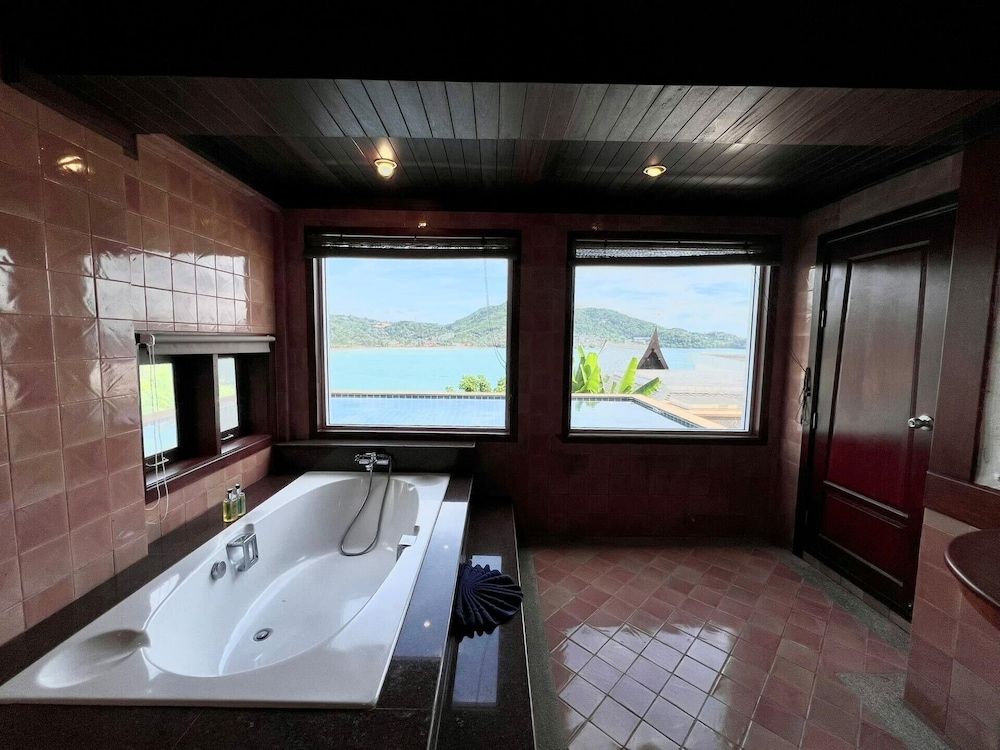 Jaokhun Bayview Kamala Phuket Villa, 3 Bedrooms, Balcony, Garden View 11