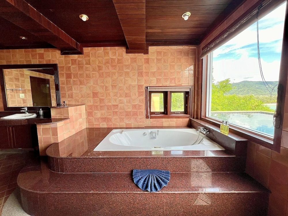 Jaokhun Bayview Kamala Phuket Villa, 3 Bedrooms, Balcony, Garden View 14