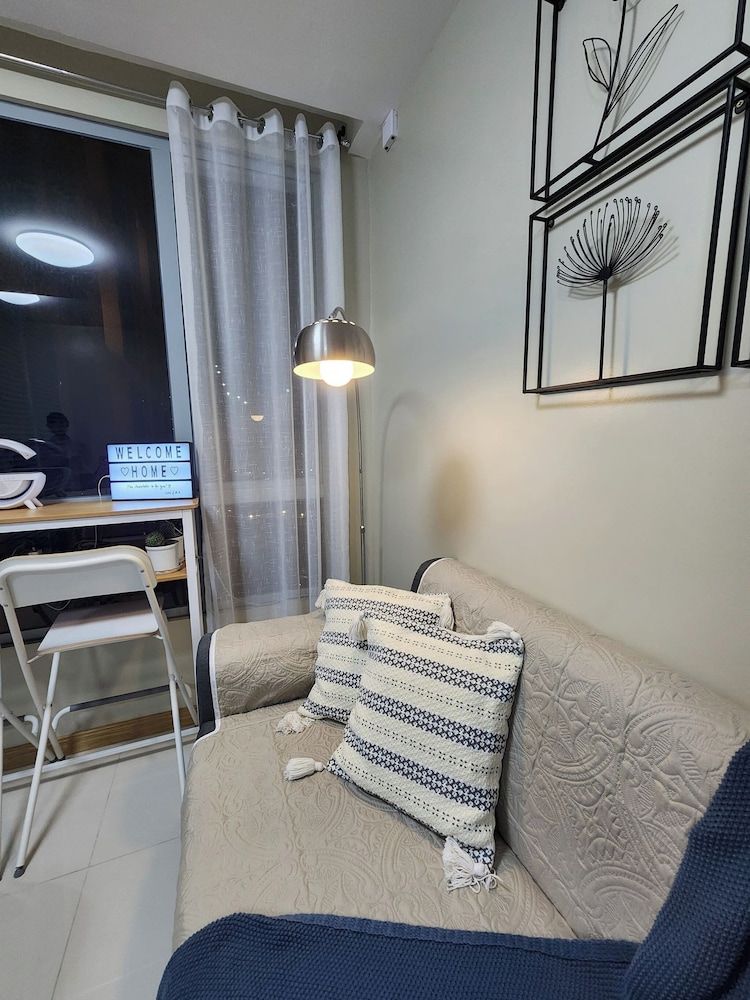 Cozy 1BR Condo in Mandaluyong City With City Skyline View Condo, 1 Bedroom, Accessible, Patio 58
