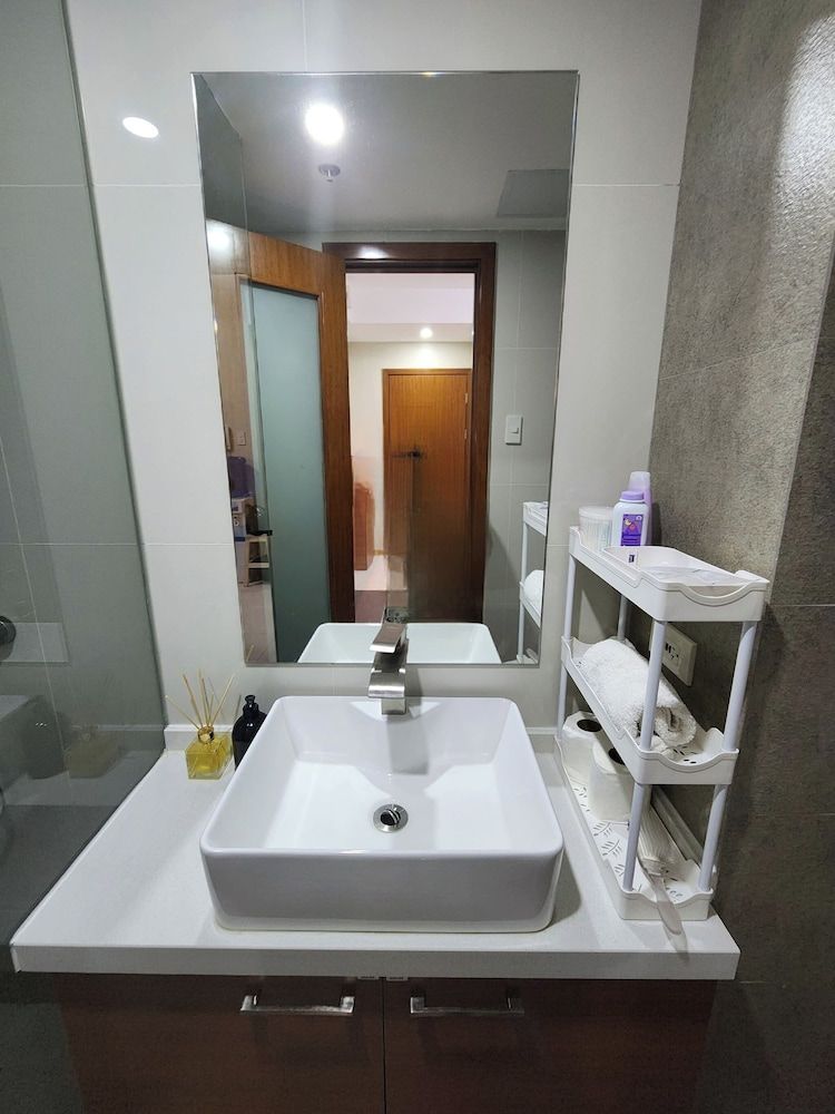 Cozy 1BR Condo in Mandaluyong City With City Skyline View Condo, 1 Bedroom, Accessible, Patio 42