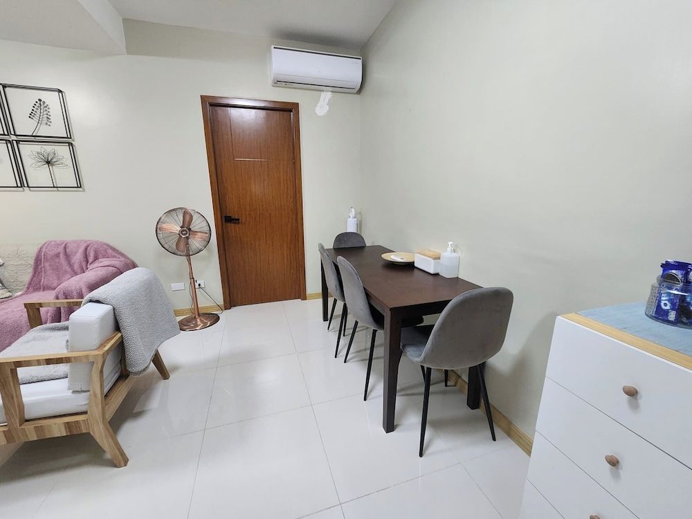 Cozy 1BR Condo in Mandaluyong City With City Skyline View Condo, 1 Bedroom, Accessible, Patio 2