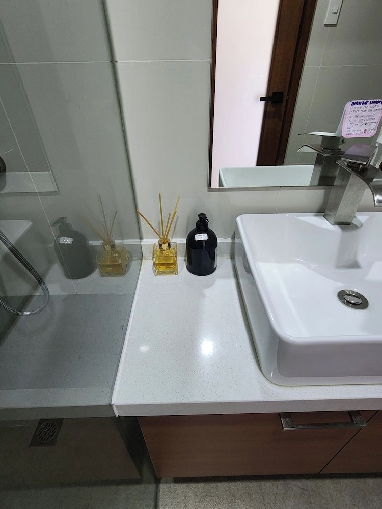 Cozy 1BR Condo in Mandaluyong City With City Skyline View Condo, 1 Bedroom, Accessible, Patio 46