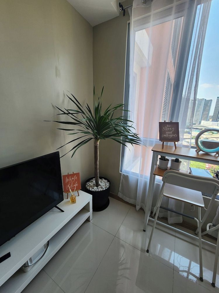 Cozy 1BR Condo in Mandaluyong City With City Skyline View Condo, 1 Bedroom, Accessible, Patio 67