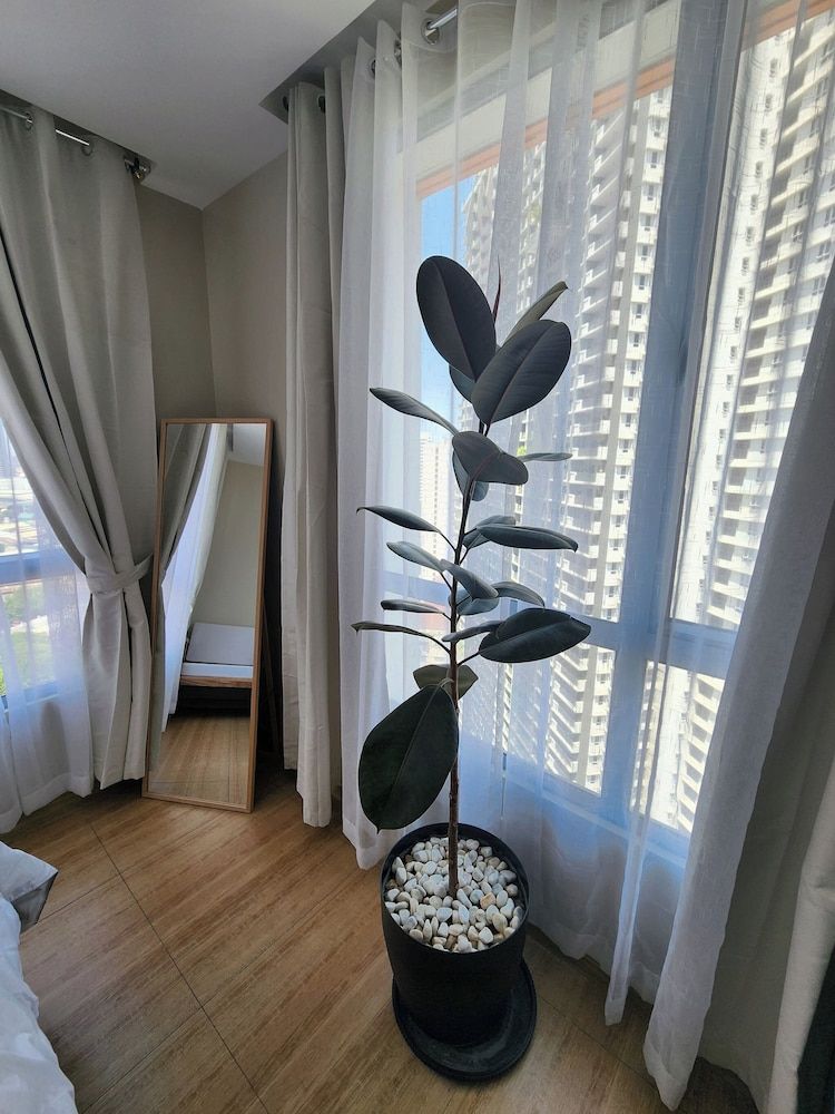 Cozy 1BR Condo in Mandaluyong City With City Skyline View Condo, 1 Bedroom, Accessible, Patio 55
