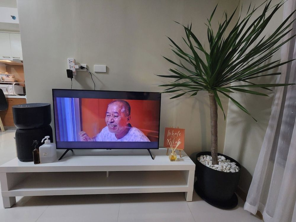 Cozy 1BR Condo in Mandaluyong City With City Skyline View Condo, 1 Bedroom, Accessible, Patio 70