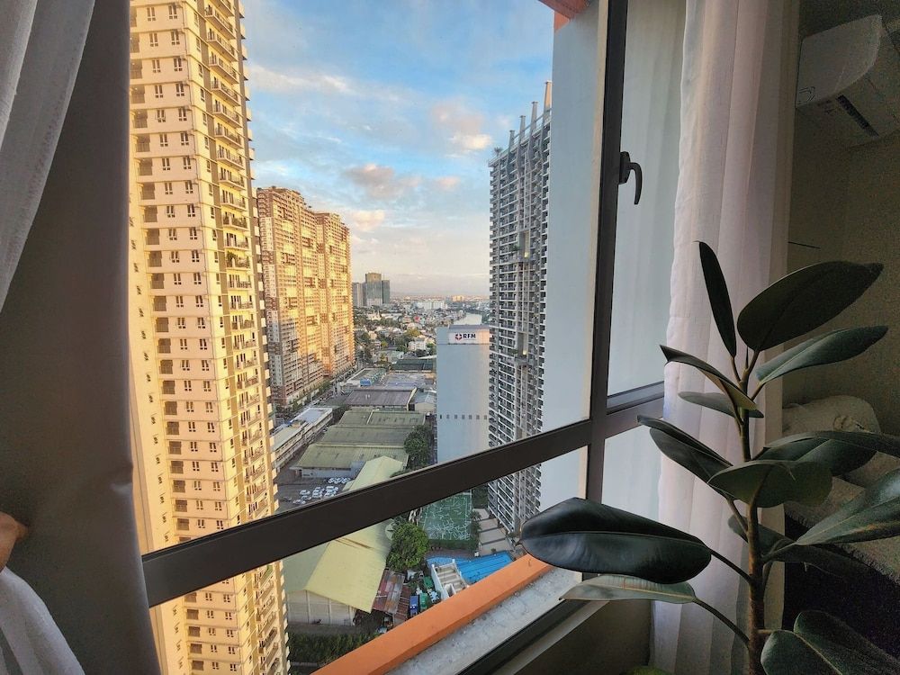 Cozy 1BR Condo in Mandaluyong City With City Skyline View Condo, 1 Bedroom, Accessible, Patio 33