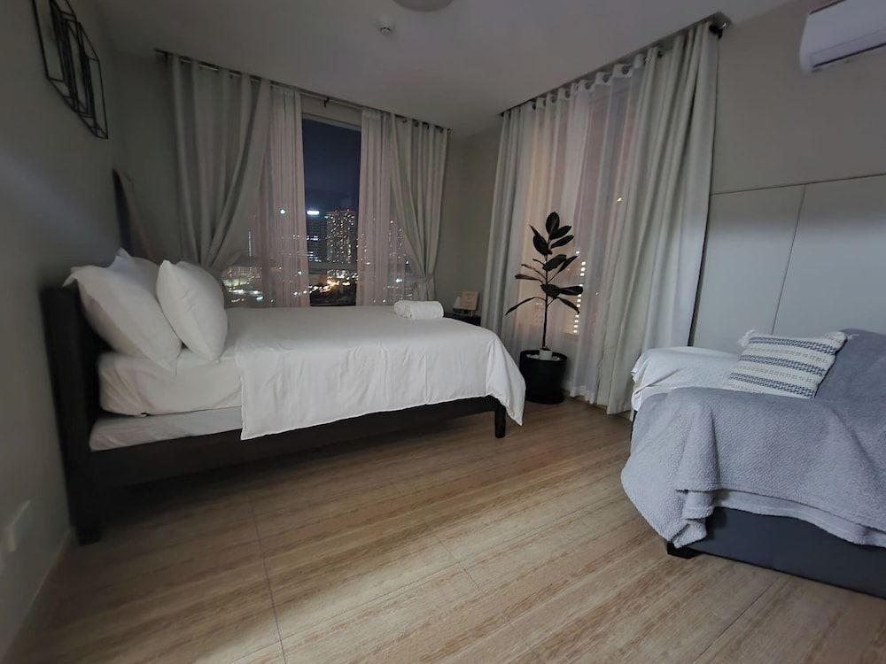 Cozy 1BR Condo in Mandaluyong City With City Skyline View Condo, 1 Bedroom, Accessible, Patio 15
