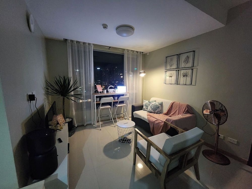 Cozy 1BR Condo in Mandaluyong City With City Skyline View Condo, 1 Bedroom, Accessible, Patio 76