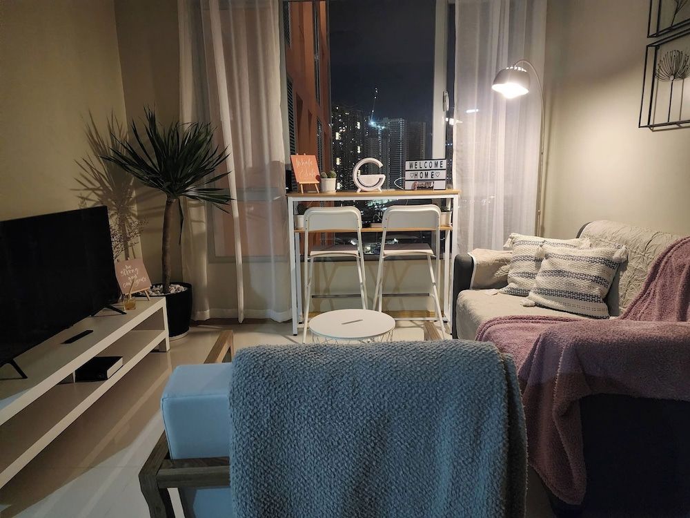 Cozy 1BR Condo in Mandaluyong City With City Skyline View Condo, 1 Bedroom, Accessible, Patio 64