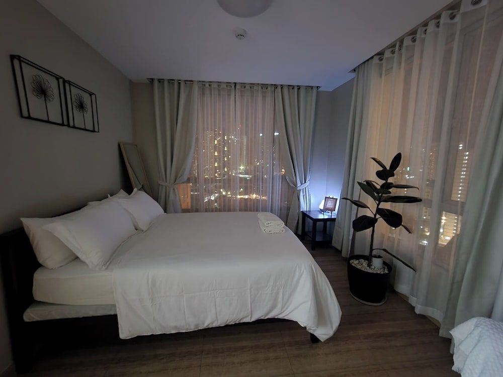 Cozy 1BR Condo in Mandaluyong City With City Skyline View Condo, 1 Bedroom, Accessible, Patio 27