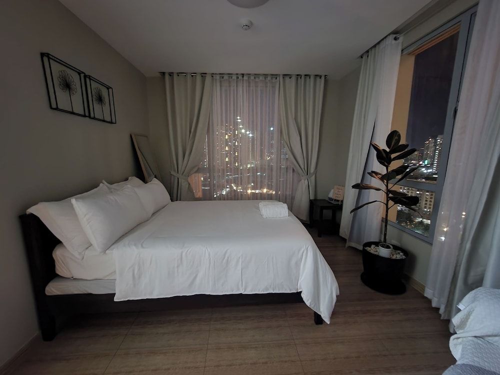 Cozy 1BR Condo in Mandaluyong City With City Skyline View Condo, 1 Bedroom, Accessible, Patio 25