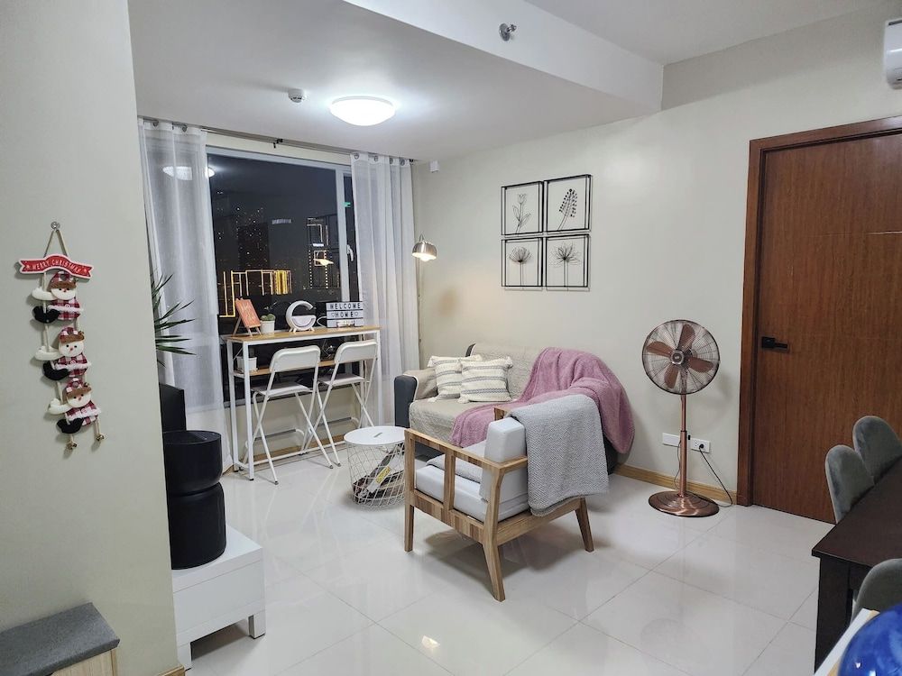 Cozy 1BR Condo in Mandaluyong City With City Skyline View Condo, 1 Bedroom, Accessible, Patio 65