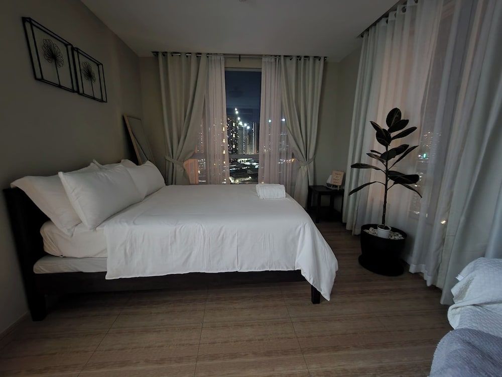 Cozy 1BR Condo in Mandaluyong City With City Skyline View Condo, 1 Bedroom, Accessible, Patio 21