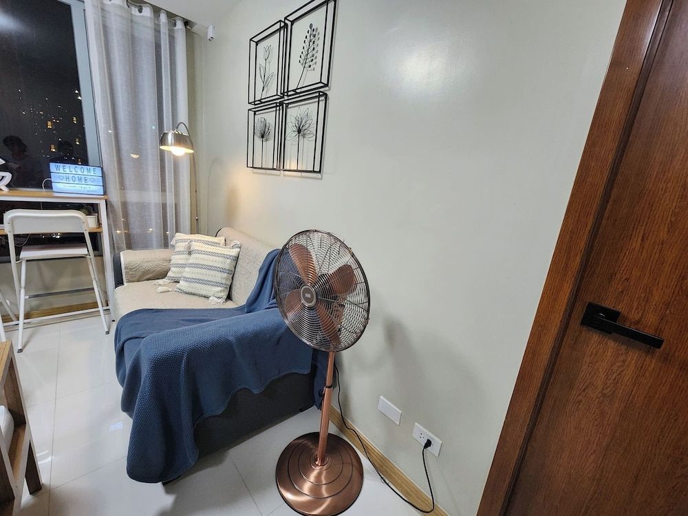 Cozy 1BR Condo in Mandaluyong City With City Skyline View Condo, 1 Bedroom, Accessible, Patio 4