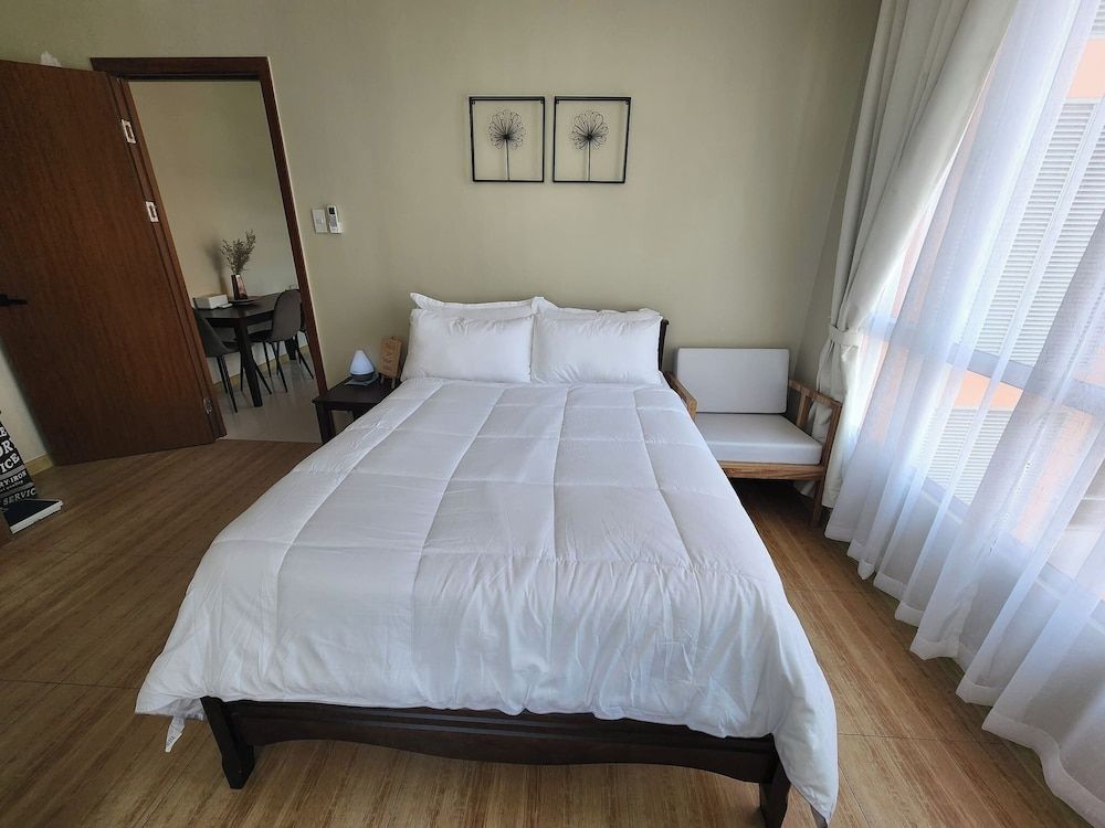 Cozy 1BR Condo in Mandaluyong City With City Skyline View Condo, 1 Bedroom, Accessible, Patio 7