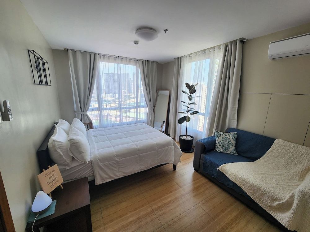 Cozy 1BR Condo in Mandaluyong City With City Skyline View Condo, 1 Bedroom, Accessible, Patio 14