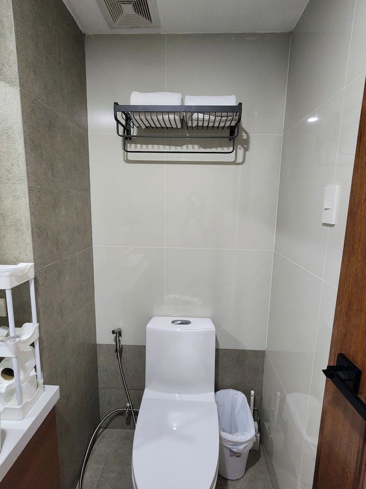 Cozy 1BR Condo in Mandaluyong City With City Skyline View Condo, 1 Bedroom, Accessible, Patio 44