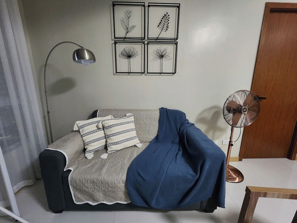 Cozy 1BR Condo in Mandaluyong City With City Skyline View Condo, 1 Bedroom, Accessible, Patio 3