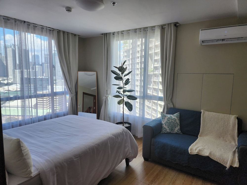 Cozy 1BR Condo in Mandaluyong City With City Skyline View Condo, 1 Bedroom, Accessible, Patio 23