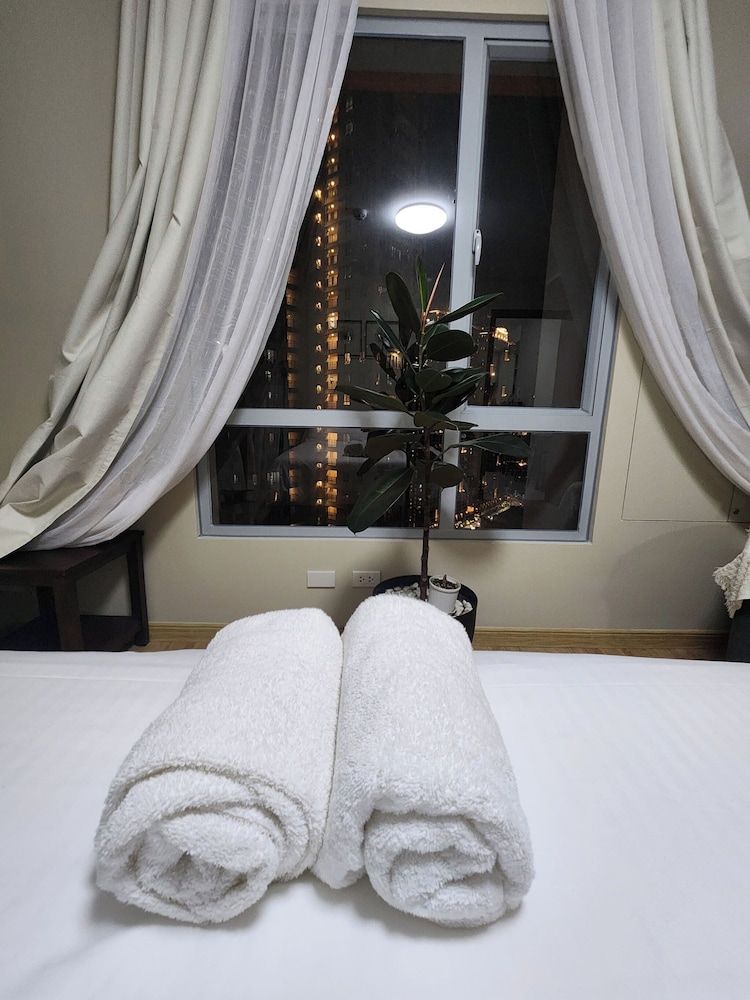 Cozy 1BR Condo in Mandaluyong City With City Skyline View Condo, 1 Bedroom, Accessible, Patio 20
