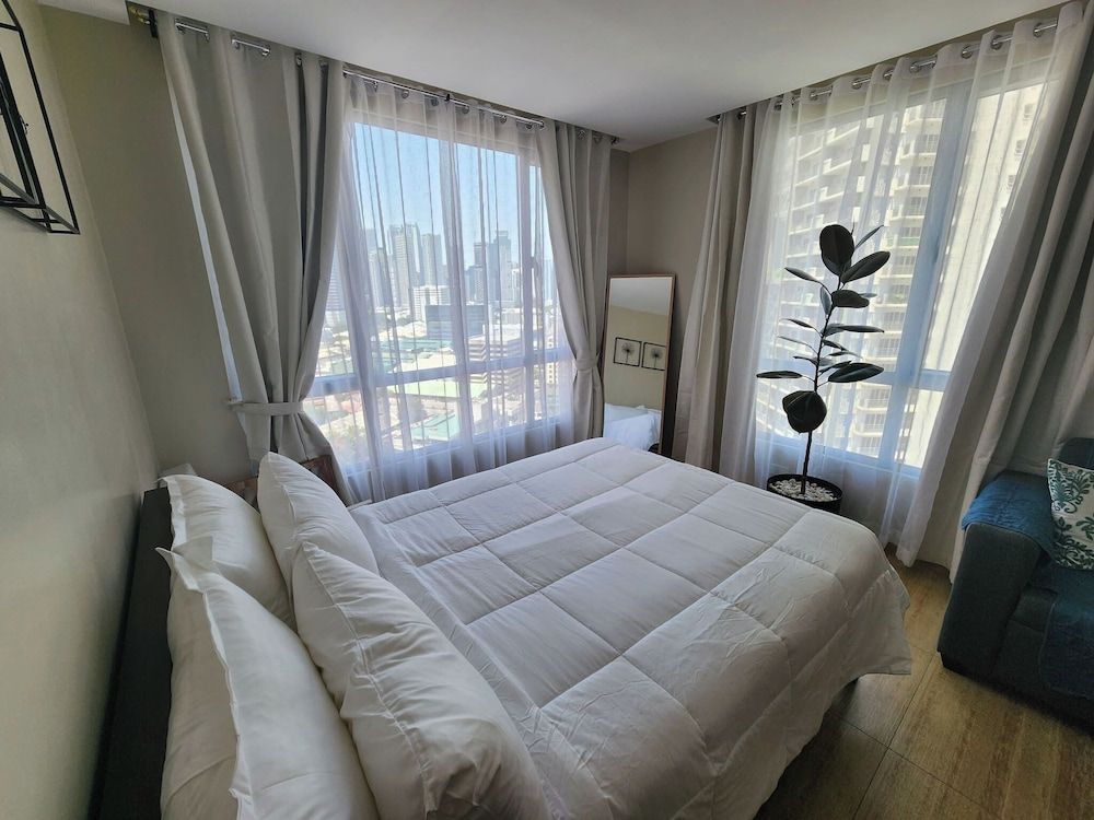 Cozy 1BR Condo in Mandaluyong City With City Skyline View Condo, 1 Bedroom, Accessible, Patio 18