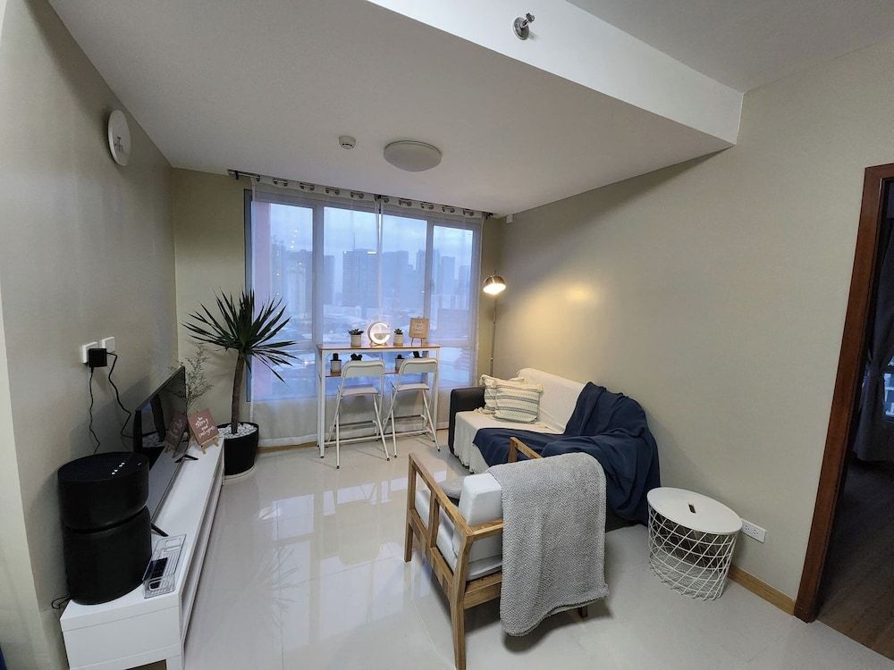 Cozy 1BR Condo in Mandaluyong City With City Skyline View Condo, 1 Bedroom, Accessible, Patio 68