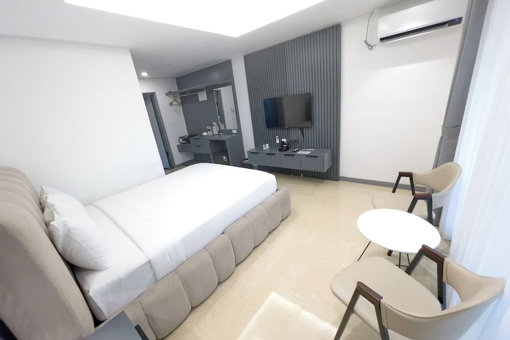 The Clover Hotel Angeles City Deluxe Room, 1 King Bed
