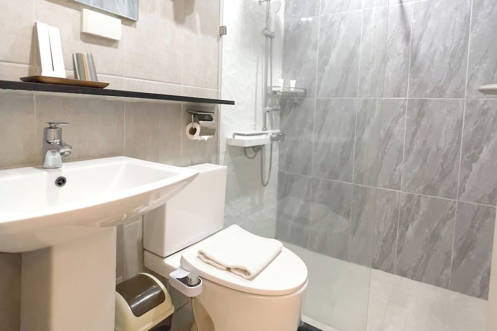 The Clover Hotel Angeles City Deluxe Twin Room 5