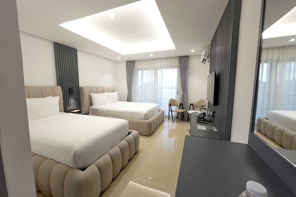 The Clover Hotel Angeles City Deluxe Twin Room 3