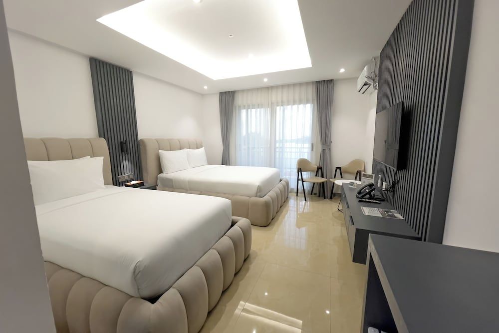 The Clover Hotel Angeles City Deluxe Twin Room 2