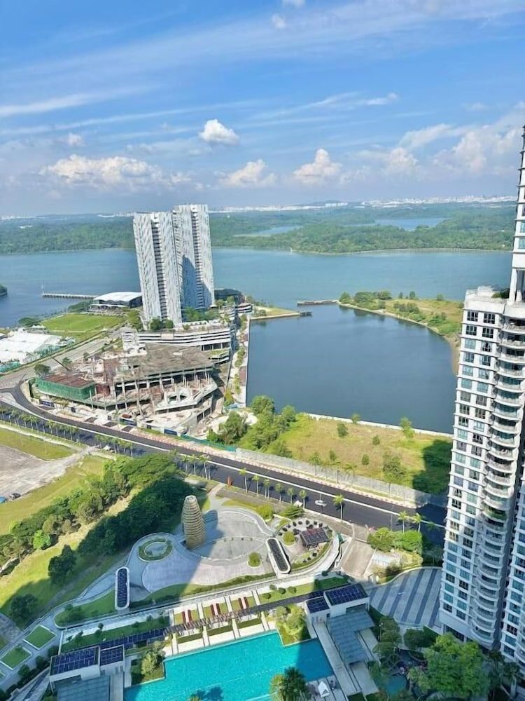 Teega Suites By Stayrene Deluxe Studio, 2 Twin Beds, Balcony, Sea View 4