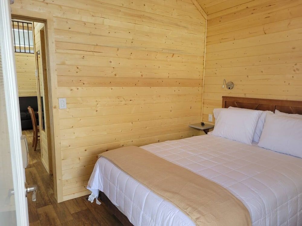 Grand Canyon Tiny Homes Family Cottage, Multiple Beds, Patio, Mountain View 2