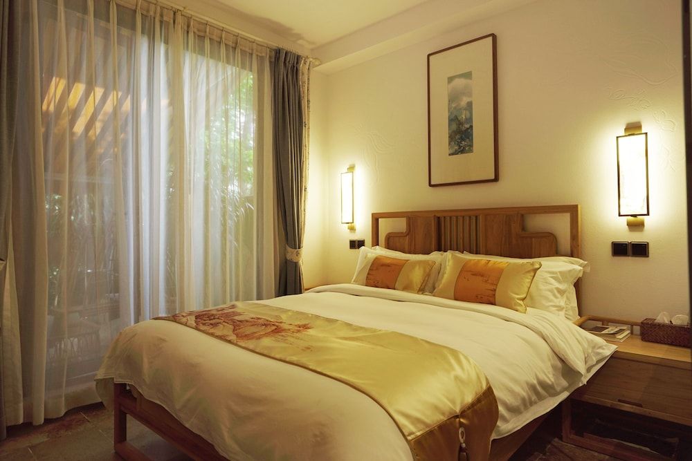 Shusheng Xunzhen No.2 Courtyard Basic Double Room, Patio, Hill View