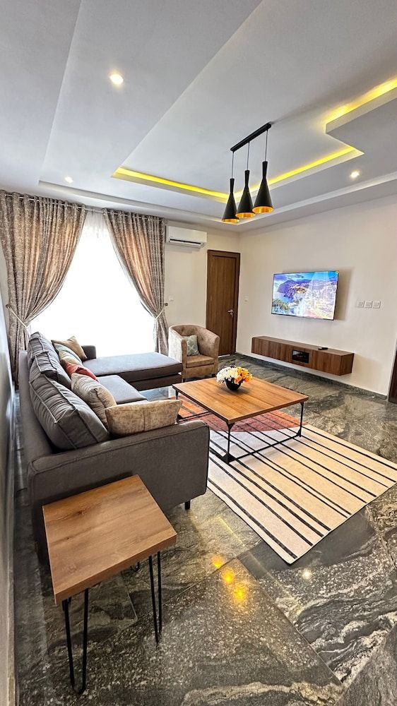 Tenny's Place Apartments Jahi Presidential Apartment, 3 Bedrooms 4