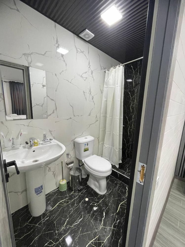 Fortuna Hotel Family Triple Room, Courtyard View 4