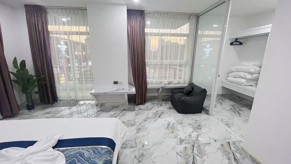 The Ocean Pearl Suites Apartment, 1 Bedroom, Balcony, City View 8