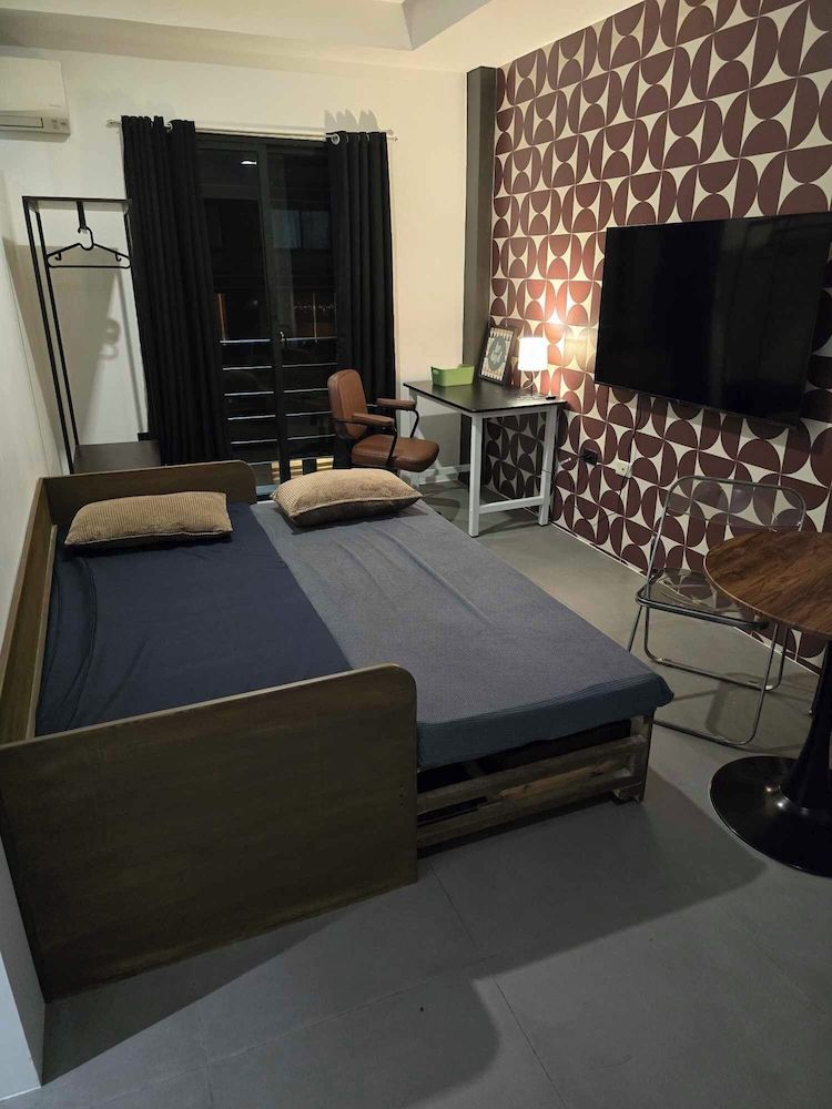 RA House Residences Elite Condo, Multiple Beds, Kitchenette, Courtyard View 2