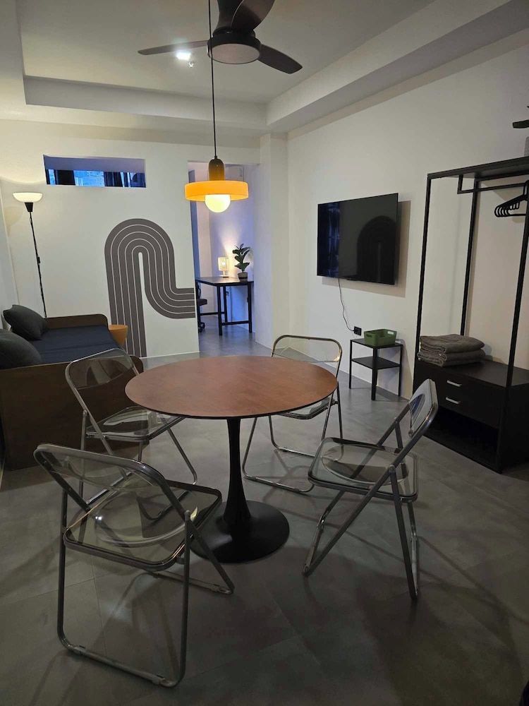 RA House Residences Premium Condo, 1 King Bed with Sofa bed, Kitchenette, City View 4