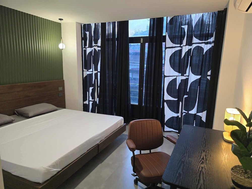 RA House Residences Premium Condo, 1 King Bed with Sofa bed, Kitchenette, City View