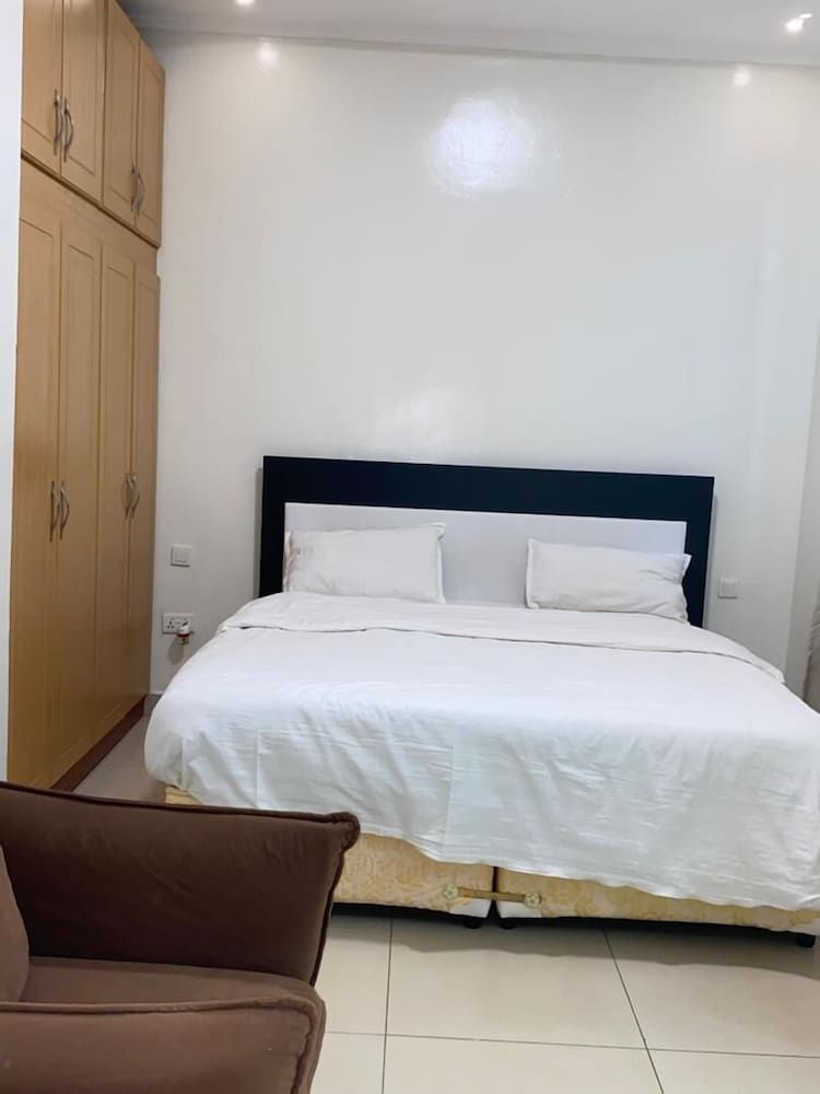 KIGALI QUEENS HOME AND APRTMENTS Classic Double Room, City View 3