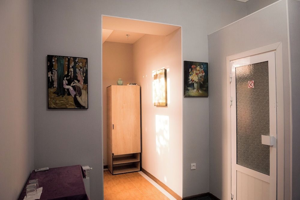 Old Radio Basic Double Room 4