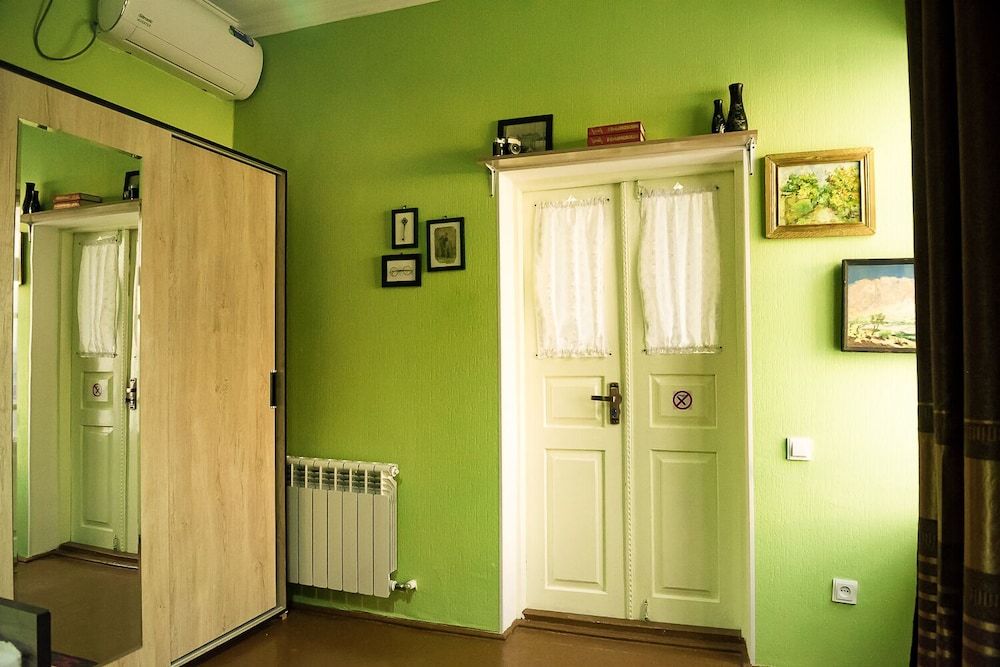 Old Radio Design Twin Room 3