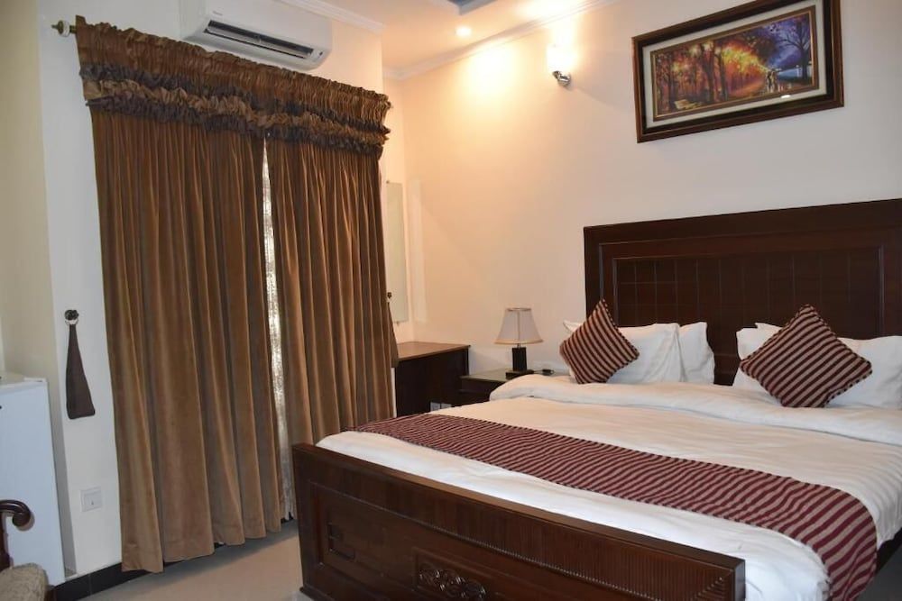 Hotel de Raj Sialkot Standard Room