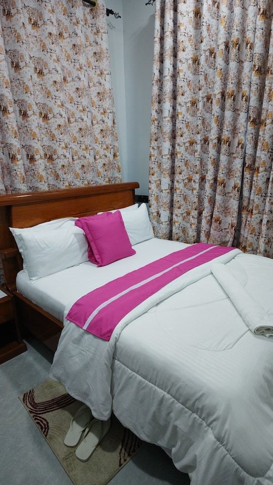 Lavender Lodge - Dodoma Luxury Double Room, Courtyard View 3