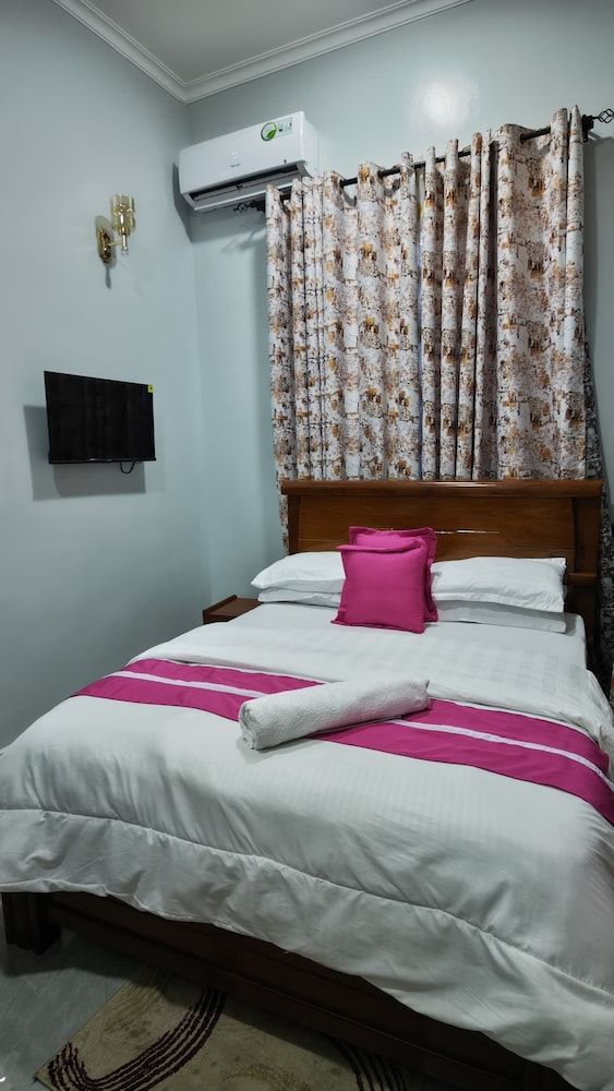 Lavender Lodge - Dodoma Luxury Double Room, Courtyard View