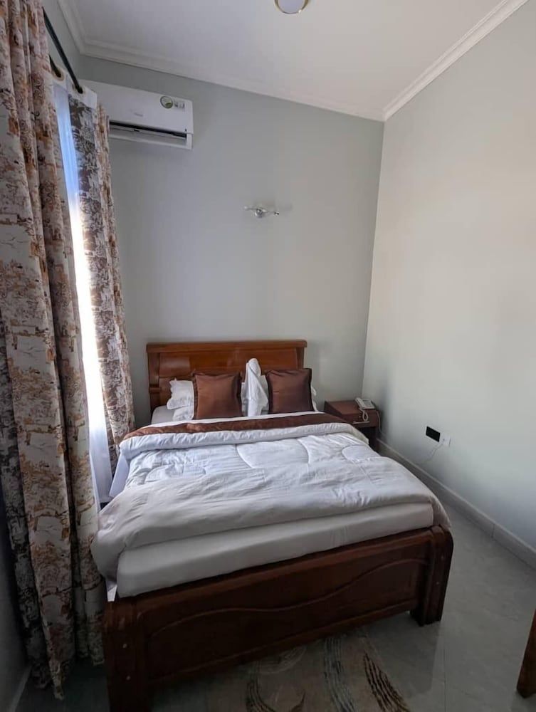 Lavender Lodge - Dodoma Luxury Double Room, Courtyard View 7