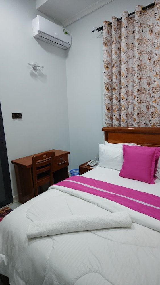Lavender Lodge - Dodoma Luxury Double Room, Courtyard View 2