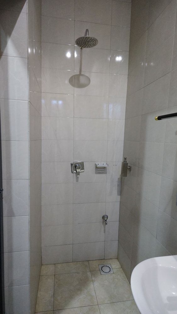 Lavender Lodge - Dodoma Luxury Double Room, Courtyard View 13