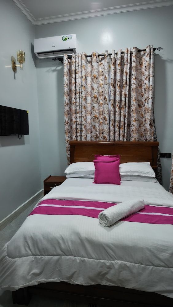Lavender Lodge - Dodoma Luxury Double Room, Courtyard View 5