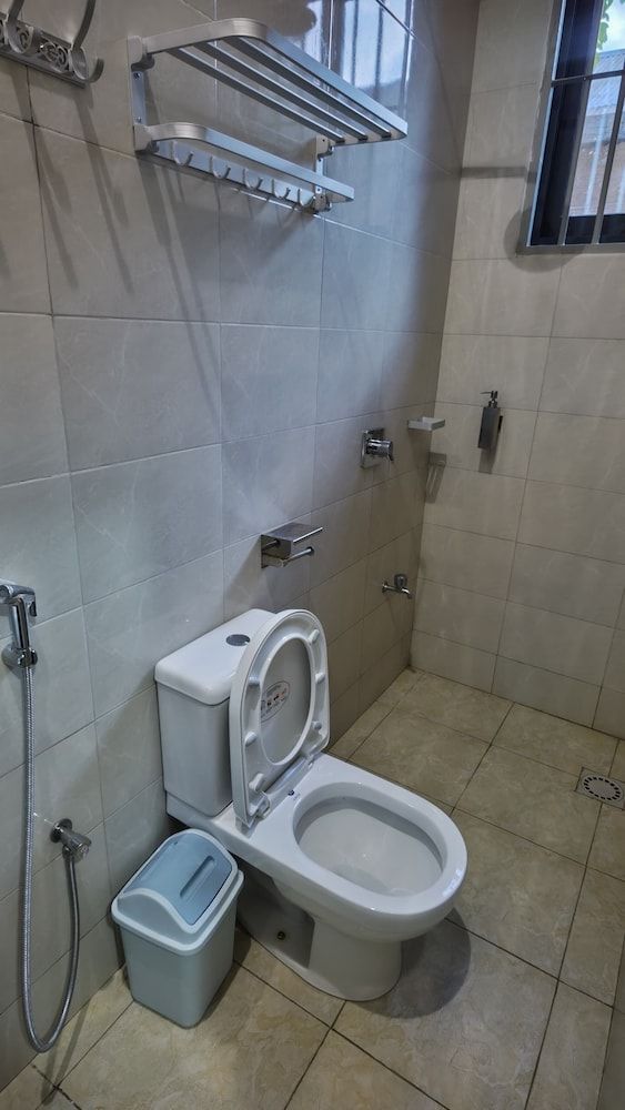 Lavender Lodge - Dodoma Luxury Double Room, Courtyard View 8